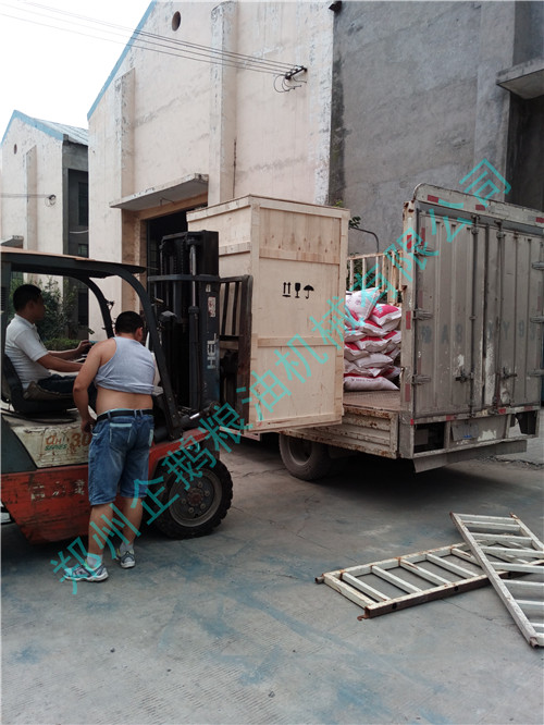 企鹅榨油机厂家印度客户设备发货(图1)